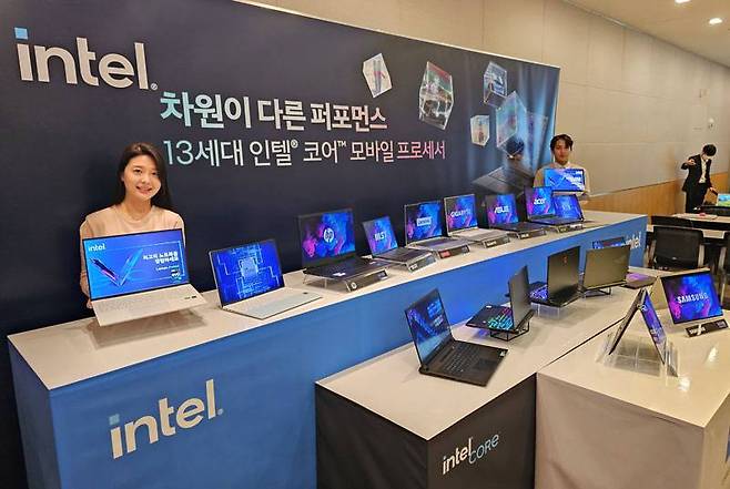 행사장에 전시된 다양한 13세대 코어 기반 노트북