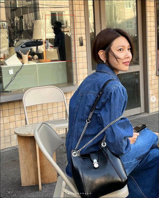 Sooyoung, an actress from Girls Generation, was spotted with her lover Jung Kyung-ho and Cafe Date.Sooyoung revealed his enjoyment of Date at a cafe on the afternoon of March 3. Sooyoung posed in a variety of poses with a stylish charm in a blue jean jacket.Jung Kyung-ho, a lover in a mirror in Sooyoungs photo, is caught in the cafes funny fun.Sooyoung and Jung Kyung-ho were not photographed together, but often the Date scene was revealed, so fans are still cheering for their love.Sooyoung and Jung Kyung-ho acknowledged that they were in love for a year in January 2014, and announced that they are an official couple. The two people who have been in love for more than 10 years are famous for their longevity couples.When Jung Kyung-ho asked about marriage in an interview after the release of the film last year, he answered frankly, We should do it when the time comes, but we are not embodying each other yet.I have been sharing many memories with this person for 10 years, he said.On the other hand, Sooyoung recently appeared in KBS2 drama If you tell me your wish and MBC Send me a fan letter.