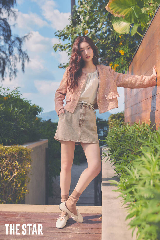 Actress Jung Chae-yeons fashion pictorial has been released.Fashion Entertainment Magazine  ⁇  The Star  ⁇  released a picture with Chung Chae Yeon through the March issue.This photo was Chung Chae-yeons first solo overseas photo and was conducted in Phuket, Thailand. In the released photo, Chung Chae-yeon completed a stylish daily look suitable for spring through various styling, including Onnons dress, jacket and Rosa-Ks bag.Chung Chae-yeon showed a natural pose and a unique charm that doubled.In an interview following the photo shoot, Chung Chae-yeon said, I wear lightly in spring and summer. I told my own fashion tips that the material is cool and various uses are good, so clothes that are good for layering are good for styling.Jeong Chae-yeon, who showed her acting ability that has grown a notch in the last episode of Gold Spoon, said, I was so happy to finish the year 2022 with Gold Spoon. Even after the drama ended, she burst into laughter, saying, When I see a spoon, I think of a gold spoon.When asked about Wannabe actors in her life, she replied, Jun Ji-hyun, Han Hyo-joo, and Son Ye-jin, whom I have often mentioned. I respect them very much and want to make them role models.The biggest advantage of an actor is that he can experience a lot of things. I have not done a lot of acting yet, but I am learning a lot. I may miss a lot of things about me, but the moment I get to know through acting is amazing and new.I think it is a precious process to get to know me. When asked about his favorite part of his face, Chung Chae-yeon said, It was not before, but my eyes are getting better. Especially, my eyes are honest because I can not lie.Finally, when asked what kind of actor and person he wants to be called, he said, I have never thought about what I want to be called. I think that all modifiers are attached because they are just that keyword.So, if you attach any modifier, I think that part of me is good.On the other hand, in the March issue of The Star, there are various star and style information such as the fashionable first cover picture of the mainstream actor Shin Eun who proved his acting power with the  ⁇  The Glory  ⁇ , and the dramatic picture of the actor Shin Jae Ha who is active as a new stiller in the  ⁇   ⁇   ⁇   ⁇   ⁇   ⁇   ⁇   ⁇   ⁇   ⁇   ⁇   ⁇   ⁇   ⁇   ⁇   ⁇   ⁇   ⁇   ⁇ .