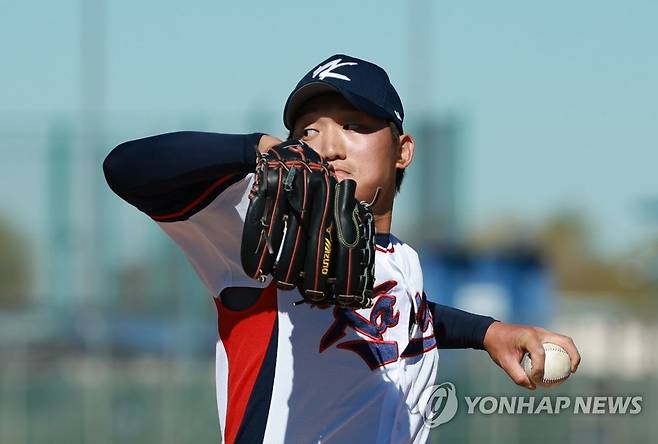 구창모 불펜 투구 (투손[미국 애리조나주]=연합뉴스) 홍해인 기자 = 월드베이스볼클래식(WBC) 2023 대한민국 대표팀 투수 구창모가 27일(현지시간) 미국 애리조나주 투손 키노스포츠 콤플렉스 보조구장에서 불펜 투구를 하고 있다. 2023.2.28 hihong@yna.co.kr