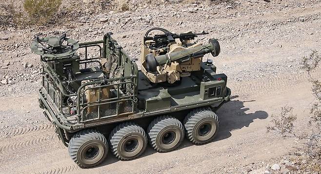 미국 애리조나주 유마 시험장에서 미 육군의 자율무기체계 오리진이 사막 환경에서 이동하고 있다. 미 육군 제공
