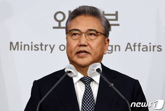 (서울=뉴스1) 김명섭 기자 = 박진 외교부 장관이 6일 오전 서울 종로구 외교부에서 일제 강제징용 피해배상 해법 정부입장 발표를 하고 있다. (공동취재) 2023.03.06/뉴스1  Copyright (C) 뉴스1. All rights reserved. 무단 전재 및 재배포 금지.