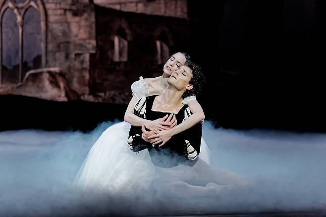 A scene from the Paris Opera Ballet’s “Giselle” (LG Arts Center Seoul)