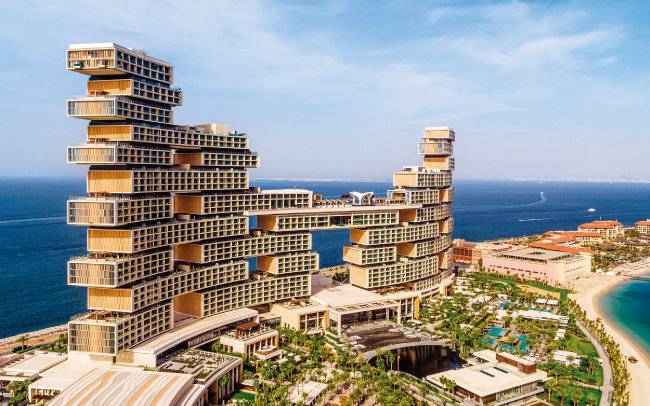 쌍용건설이 2월 완공한 아랍에미리트 두바이의 아틀란티스 더 로열 호텔. [쌍용건설 제공]