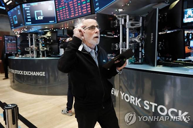 NYSE 입회장에 일하는 트레이더의 모습 [연합뉴스 자료제공]