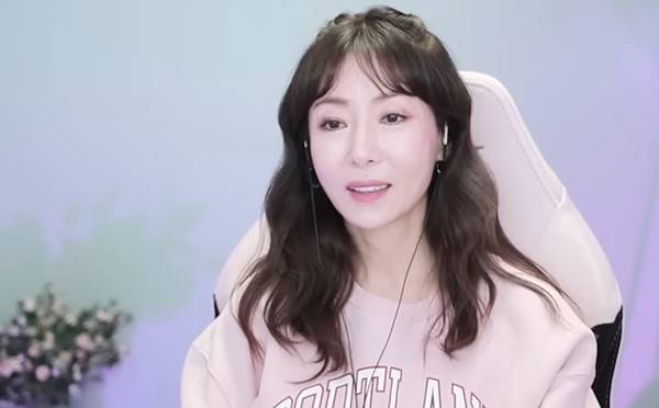 - 정소림 게임 캐스터 [출처: 정소림 게임 방송 中]