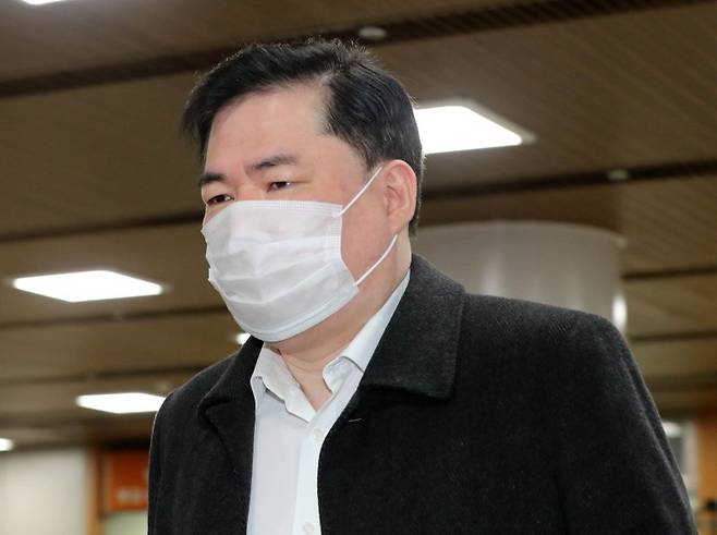 [서울=뉴시스] 김금보 기자 = 유동규 전 성남도시개발공사 본부장이 7일 서울 서초구 서울중앙지방법원에서 열린 정치자금법위반 공판에 출석하고 있다. (공동취재사진) 2023.03.07. photo@newsis.com <저작권자ⓒ 공감언론 뉴시스통신사. 무단전재-재배포 금지.> /사진=뉴시스화상