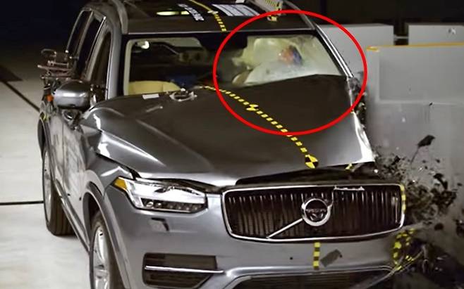 2016년 볼보 XC90 충돌테스트  [사진출처=IIHS]