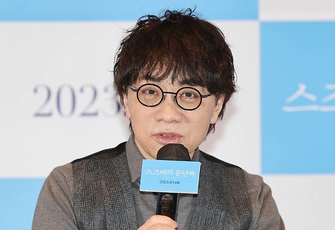 8일 오전 서울 성동구 메가박스 성수점에서 열린 일본 애니메이션 '스즈메의 문단속' 기자회견에 참석한 신카이 마코토 감독. 연합뉴스