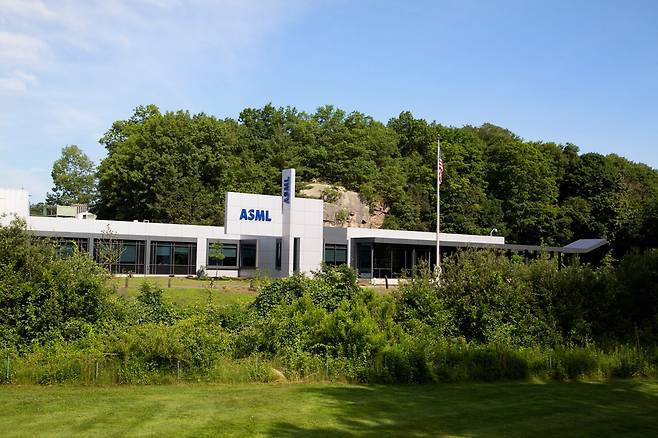 미국 코네티컷주 윌튼에 있는 네덜란드 반도체 장비 제조사 ASML의 오피스 겸  제조 시설. /ASML