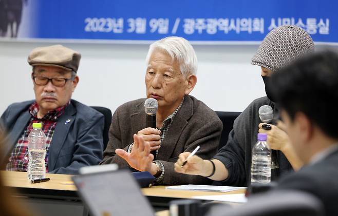 ‘양심적’ 일본 시민단체 회견 일본의 시민단체인 ‘나고야 미쓰비시 조선여자근로정신대 소송을 지원하는 모임’의 다카하시 마코토 대표가 9일 광주시의회에서 일본 기업의 사죄와 배상 없는 한국 정부의 해결 방안에 대한 입장을 밝히고 있다. 연합뉴스