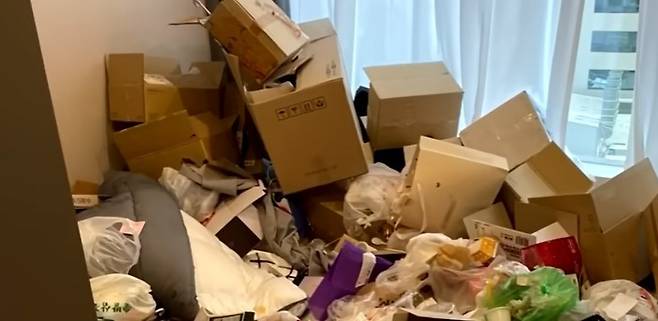 월세를 내지 않은 '먹튀' 투숙객이 쓰레기까지 쌓아두고 달아났다. (JTBC 사건반장)
