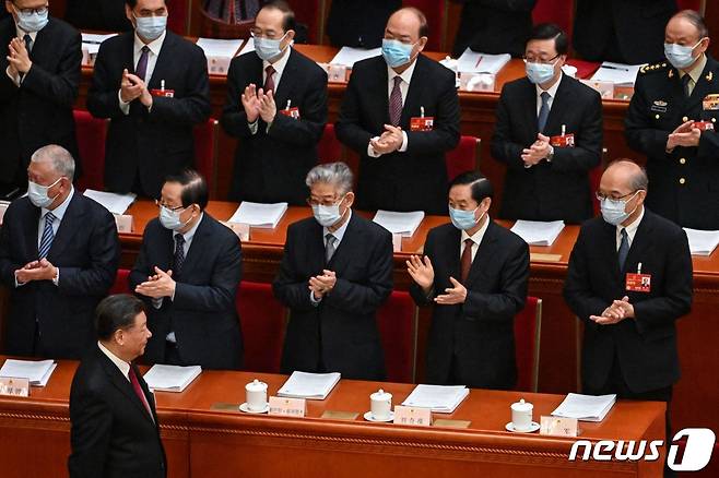 중국 전국인민대표회의(전인대)가 지난 5일 오전 개막했다. 왼쪽 아래는 시진핑 국가주석. ⓒ AFP=뉴스1