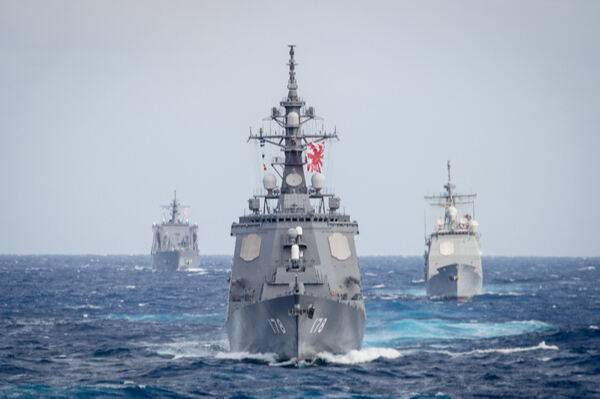 일본의 이지스함 아시가라함이 미국 해군 이지스순양함 실로함 등과 함께 이동하고 있다. 세계일보 자료사진