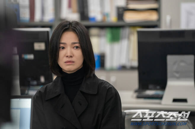 The Glory Song Hye-kyo as Moon Dong-eun in The Glory Cr. Graphyoda/Netflix ⓒ 2023