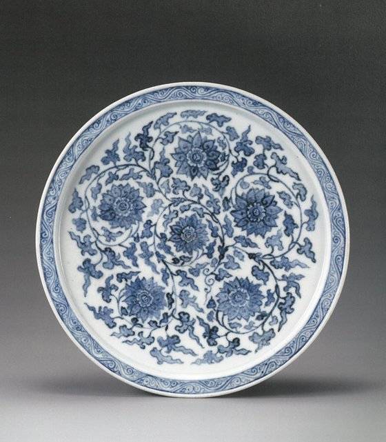 1994년 308만 달러에 낙찰된 15세기 잔 받침. 경매 이후 이번에 처음 공개됐다. 개인 소장. [사진 리움미술관]