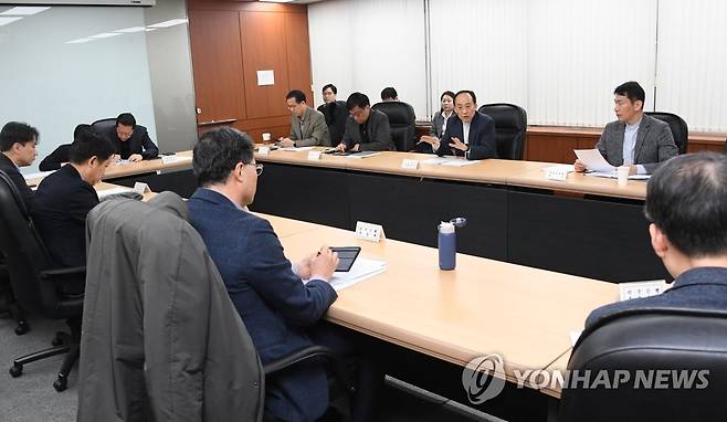 추경호 부총리, 거시경제·금융현안 간담회 참석 (서울=연합뉴스) 추경호 경제부총리 겸 기획재정부장관이 12일 서울 중구 은행회관에서 열린 거시경제·금융현안 간담회에 참석해 발언하고 있다. 2023.3.12 [기획재정부 제공. 재판매 및 DB 금지] photo@yna.co.kr