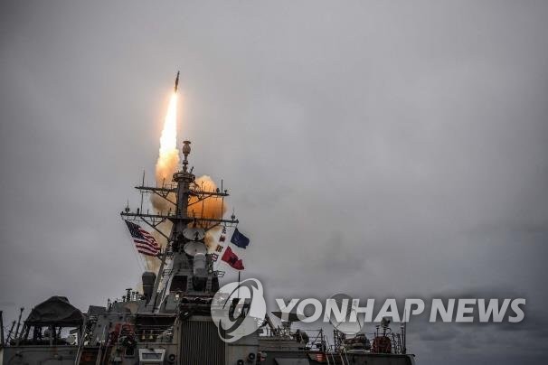 최신형 SM-6 함대공미사일을 발사하는 미 해군 구축함 [미 해군 홈페이지 캡처]