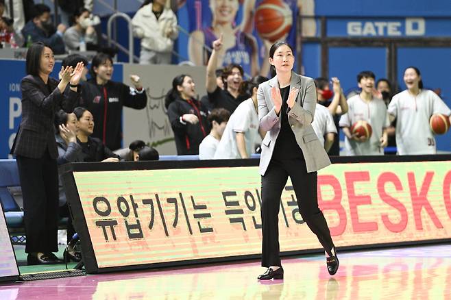 부산 BNK썸 박정은 감독 사진+WKBL 제공