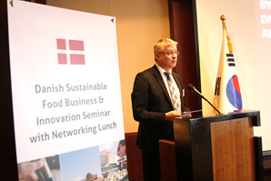 Danish Minister of Food, Agriculture and Fisheries Jacob Jensen delivers welcoming remarks at the "Danish Sustainable Food Business and Innovation Seminar" held at the Shilla Seoul in Jung-gu, Seoul on Thursday. (Danish Embassy in Seoul)
