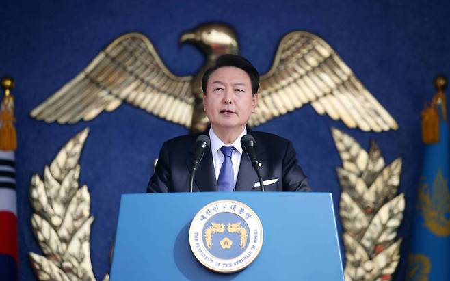 윤석열 대통령이 10일 경남 창원 진해구 해군사관학교에서 열린 제77기 졸업 및 임관식에서 축사하고 있다. /사진=뉴시스