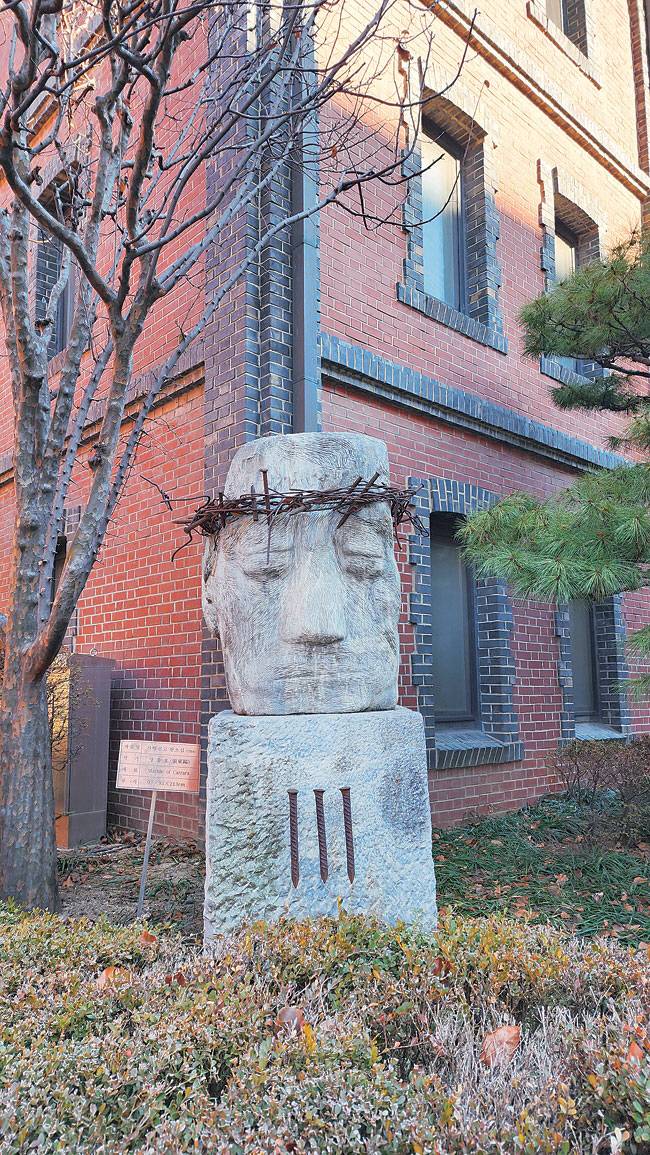 장동호 조각가의 ‘예수 사형 선고 받으심’.