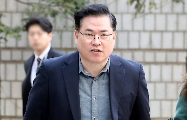 유동규 전 성남도시개발공사 기획본부장이 14일 오전 서울중앙지방법원에서 열린 김용 전 민주연구원 부원장의 불법 정치자금·뇌물 수수 관련 공판에 출석하고 있다. 연합뉴스