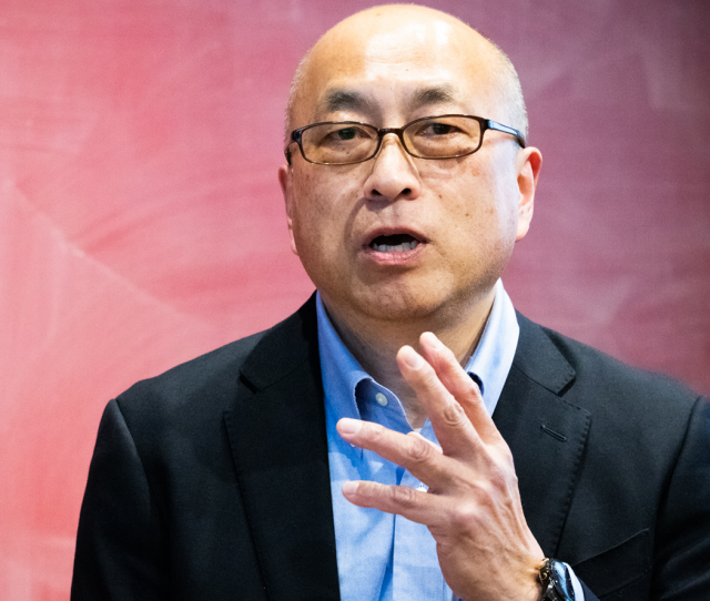 하라 마사히코 도쿄공대 교수가 13일 서울경제와의 인터뷰에서 “한국의 대학과 연구소가 일본보다 더 국제적이지만 신개념 연구 부족 등으로 놀라운 성과를 거두지 못하고 있다”고 설명하고 있다. /사진 제공= 하라 교수