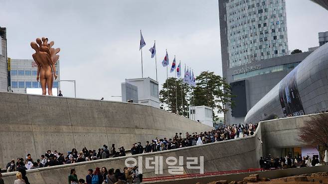 15일 서울 동대문디지털프라자(DDP) 어울림 광장 전경. (사진=백주아 기자)