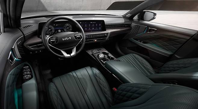 딥그린 색상의 기아 K8 내장. /기아 제공