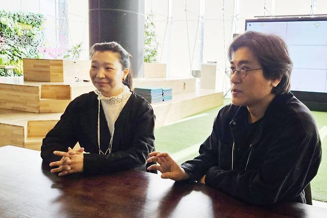 정병주·정수연 디자인경영센터 소속 UX(사용자경험)연구소의 전략UX거버넌스팀 책임 연구원(사진 오른쪽부터)/사진제공=LG전자