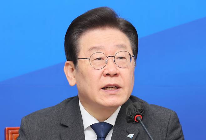 더불어민주당 이재명 대표가 15일 오전 국회에서 열린 최고위원회의에서 발언하고 있다. [연합]