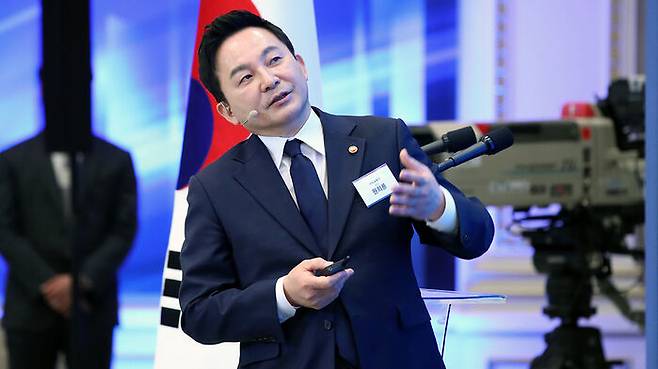 국가첨단산업벨트 추진계획 보고하는 원희룡 국토교통부 장관