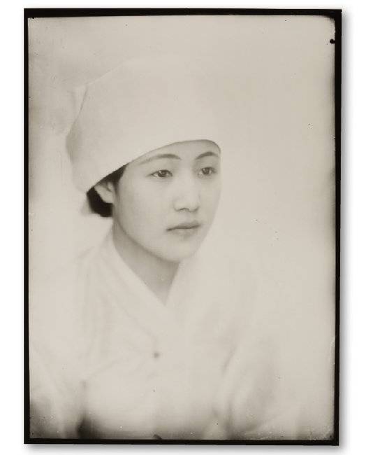 정해창의 ‘여인’(1929년 작 추정). 흰 저고리를 입고 흰 두건을 두른 여인은 단아하고 차분한 분위기를 자아낸다. [언주라운드]