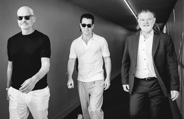 왼쪽부터 마틴 맥도나 감독, 콜린 파렐, 브렌단 글리슨 / 월트디즈니컴퍼니 코리아