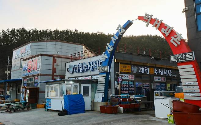 흑산시장 먹거리촌 [사진/진성철 기자]