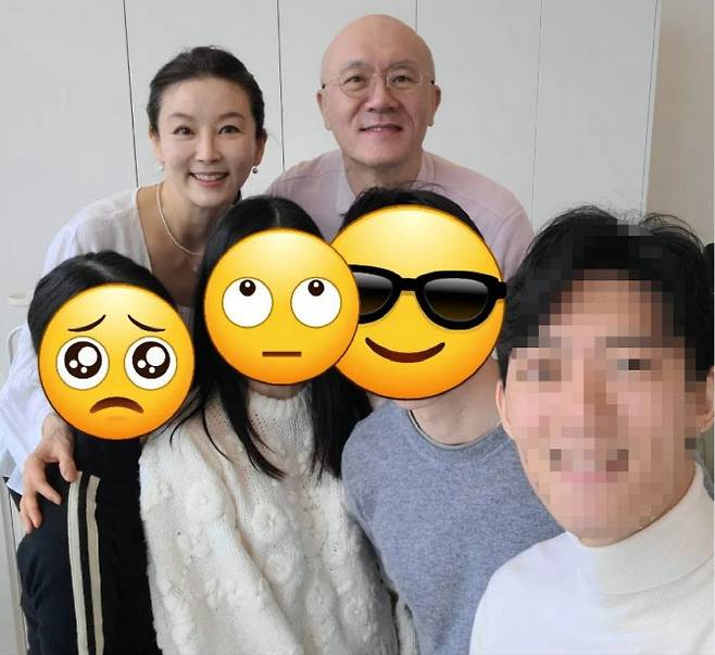 전두환씨 아들 재용씨와 며느리 박상아씨가 자녀들과 함께 한 모습(사진=재용씨 아들 우원씨 인스타그램)