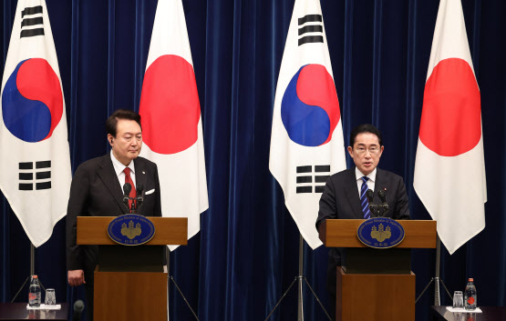 16일 오후 일본 도쿄 총리 관저에서 한일 정상회담 후 열린 공동 기자회견에서 기시다 후미오 일본 총리가 발언하고 있다.(사진=연합뉴스)