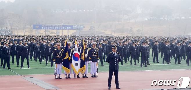 28일 충북 충주 중앙경찰학교에서 294기 신임경찰 졸업식이 열렸다. 2019.2.28./뉴스1 ⓒ News1 장천식 기자