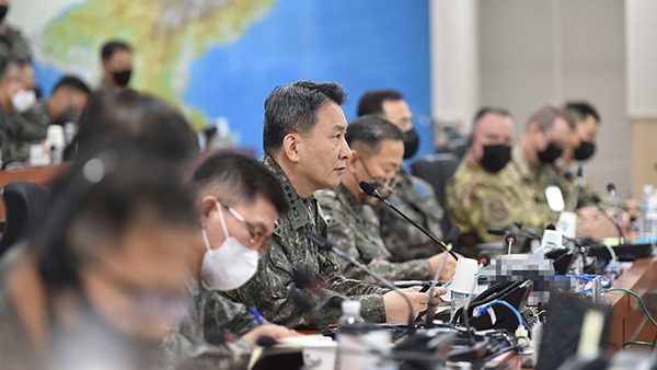 연합지상구성군사령부 지휘소 방문한 김승겸 합참의장 [합참 제공]