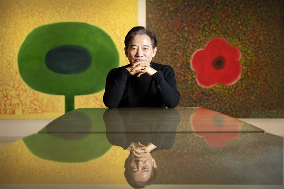 40여 년간 생명의 소중함과 자연의 아름다움을 주제로 작품을 그려온 김병종 화백이 서울 U.H.M. 갤러리에서 6년 만에 전시를 열었다. 전민규 기자
