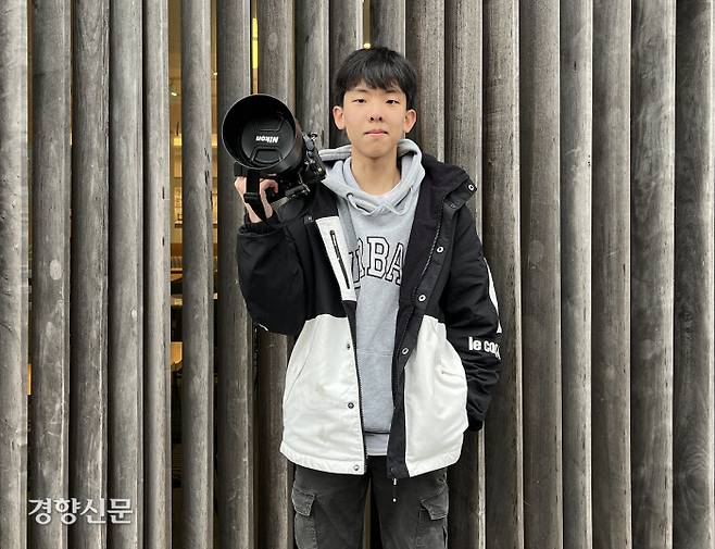 10대 아마추어 ‘조류사진가’로 주목받고 있는 김서진군은 “질릴 때까지 새 사진을 찍고 싶은데 쉽게 질릴 것 같지 않다”고 말했다. 이진주 기자