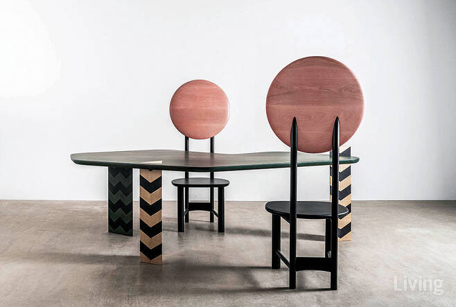 코로나19 팬데믹이 불러온 뉴노멀 시대를 대비해 세계적 디자이너 9명이 만든 프로젝트 ‘핑크문ʼ의 일환으로 작업한 다이닝 테이블과 체어.