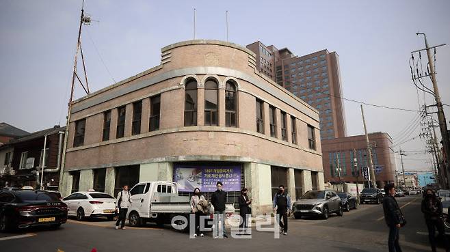 근대기 목포 지역의 백화점 건물로 쓰였던 구 목포 화신연쇄점.