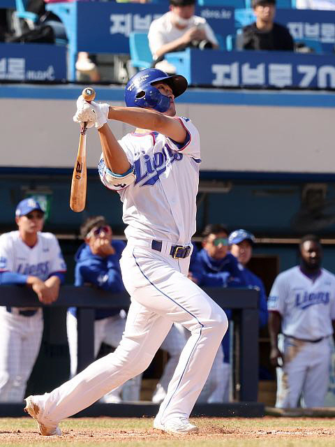 15일 LG전에서 시범경기 통산 2호 홈런을 날리는 강한울. 사진제공=삼성 라이온즈