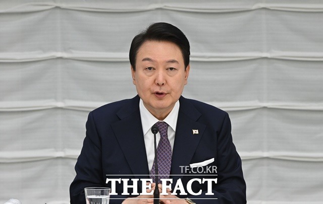 윤석열 대통령이 17일 도쿄 경단련회관에서 열린 한일 비즈니스 라운드테이블에서 발언하고 있다. /뉴시스