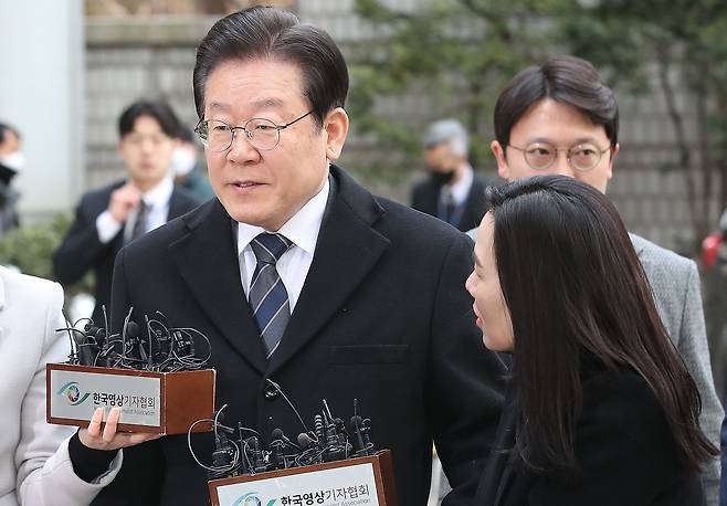 이재명 더불어민주당 대표가 17일 서울중앙지법에 출석하는 모습./뉴스1