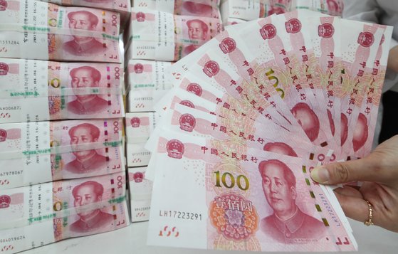 중국 인민은행이 금융기관의 지급준비율을 0.25% 포인트 추가 인하하기로 했다. 연합뉴스
