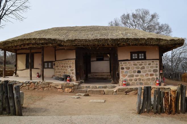 Bamgasi Thatched Cottage in Ilsan (Kim Hae-yeon/ The Korea Herald)