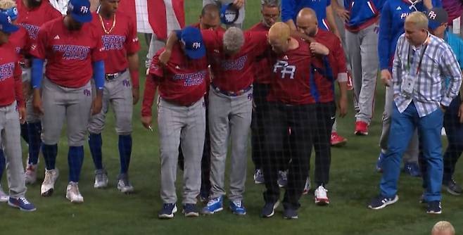 푸에르토리코 월드베이스볼클래식(WBC) 대표팀 에드윈 디아스가 지난 16일 미국 플로리다주 마이애미 론디포 파크에서 열린 도미니카공화국과의 경기에서 부상을 당했다. /사진=미국프로야구 메이저리그(MLB) 홈페이지 캡처